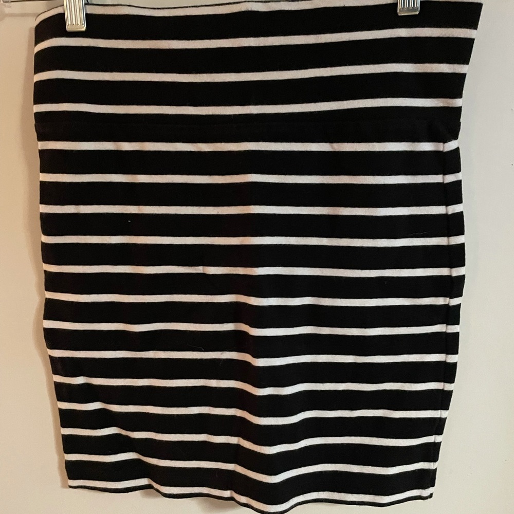 Black and white striped stretchy skirt